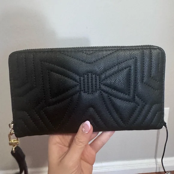 Betsy Johnson Black Quilted Wristlet - Picture 2 of 3
